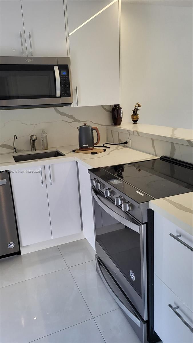 Real estate property located at 3401 Country Club Dr #410, Miami-dade, Ensenada Condo Bldg E-i, Aventura, FL
