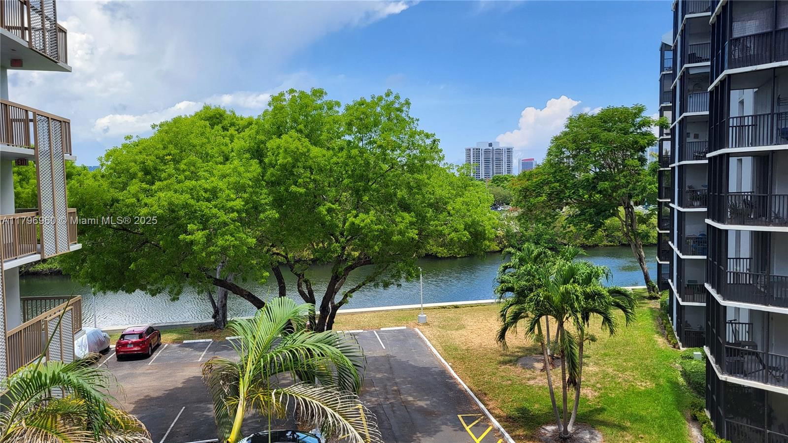 Real estate property located at 3401 Country Club Dr #410, Miami-dade, Ensenada Condo Bldg E-i, Aventura, FL