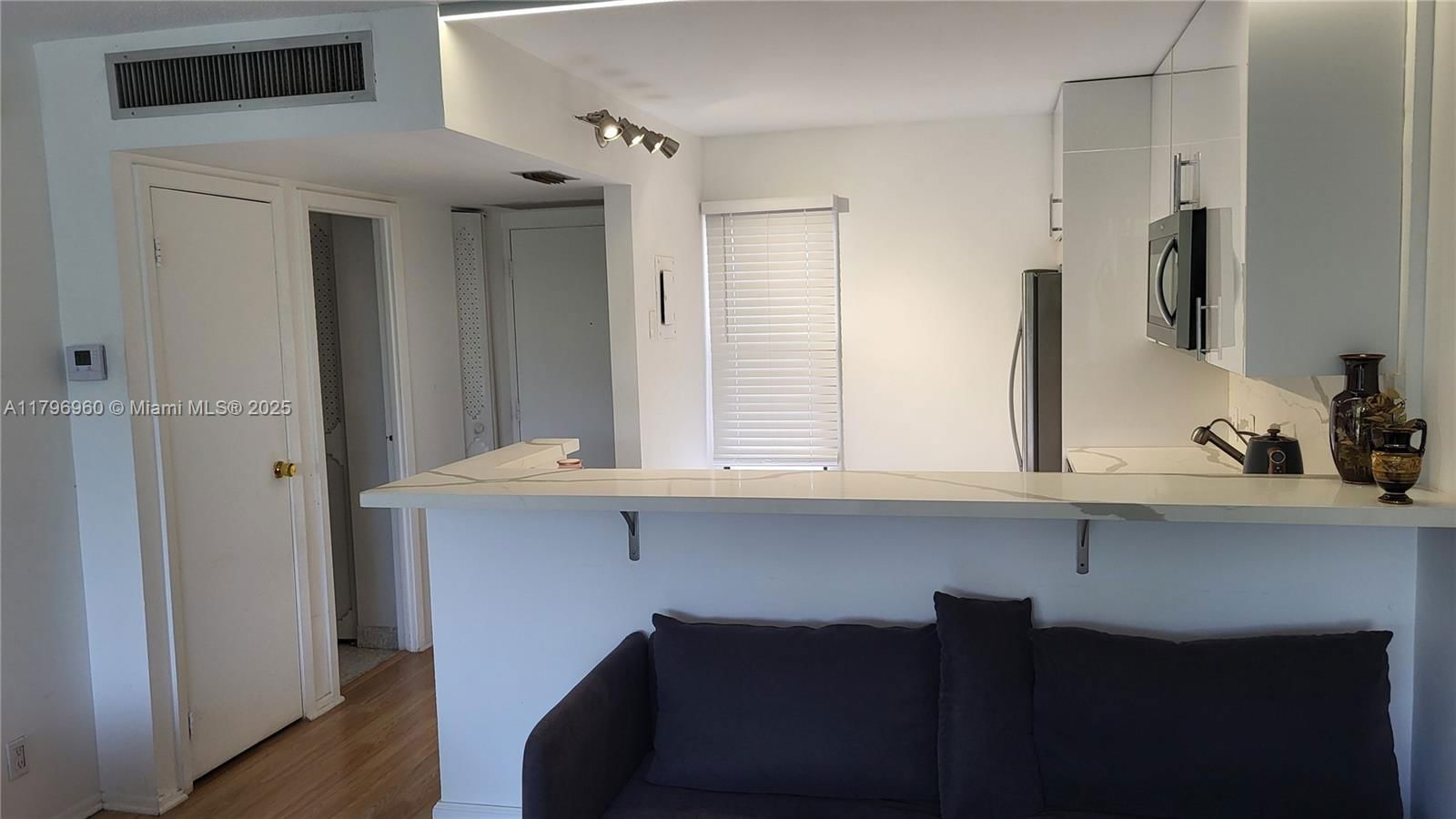 Real estate property located at 3401 Country Club Dr #410, Miami-dade, Ensenada Condo Bldg E-i, Aventura, FL