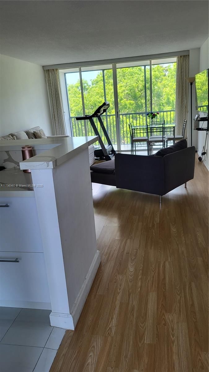 Real estate property located at 3401 Country Club Dr #410, Miami-dade, Ensenada Condo Bldg E-i, Aventura, FL