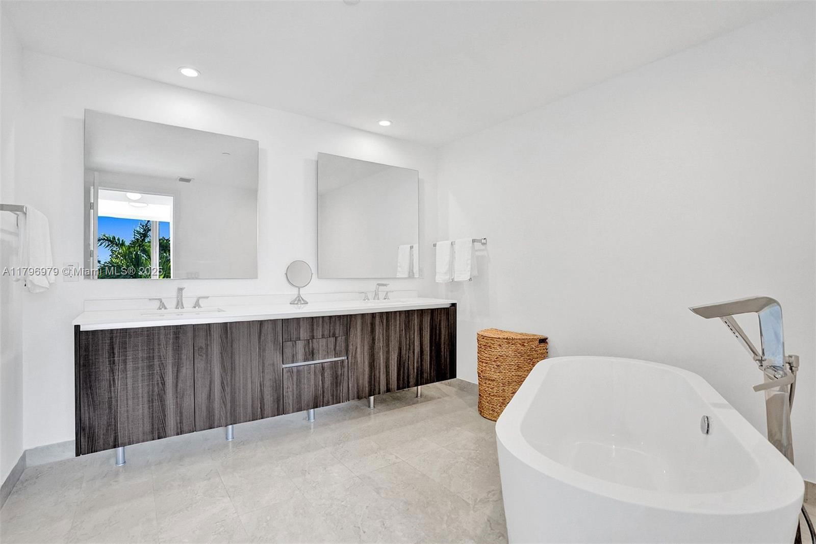 Real estate property located at 488 18th St #208, Miami-dade, Aria On The Bay Condo, Miami, FL