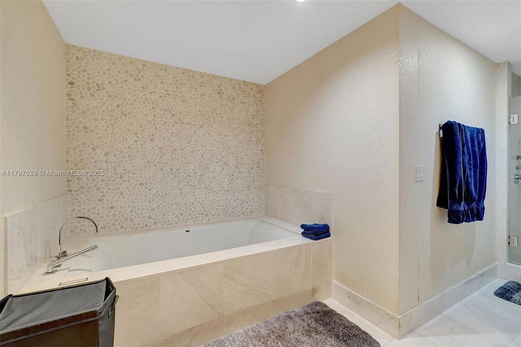 Real estate property located at 17121 Collins Ave #2307, Miami-dade, Jade Ocean Condo, Sunny Isles Beach, FL