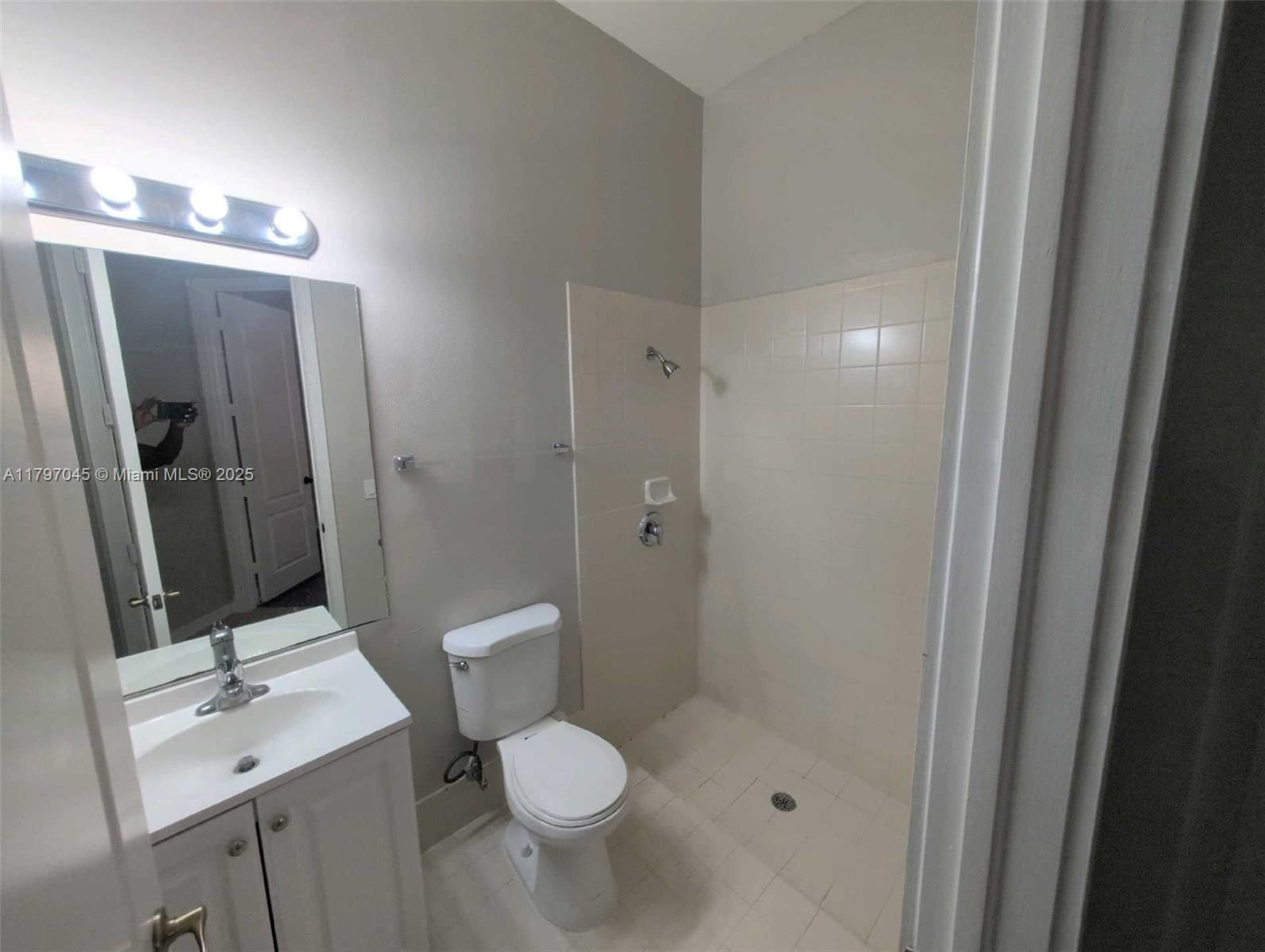 Real estate property located at 2013 3rd Ct, Miami-dade, C & F Subdivision, Homestead, FL