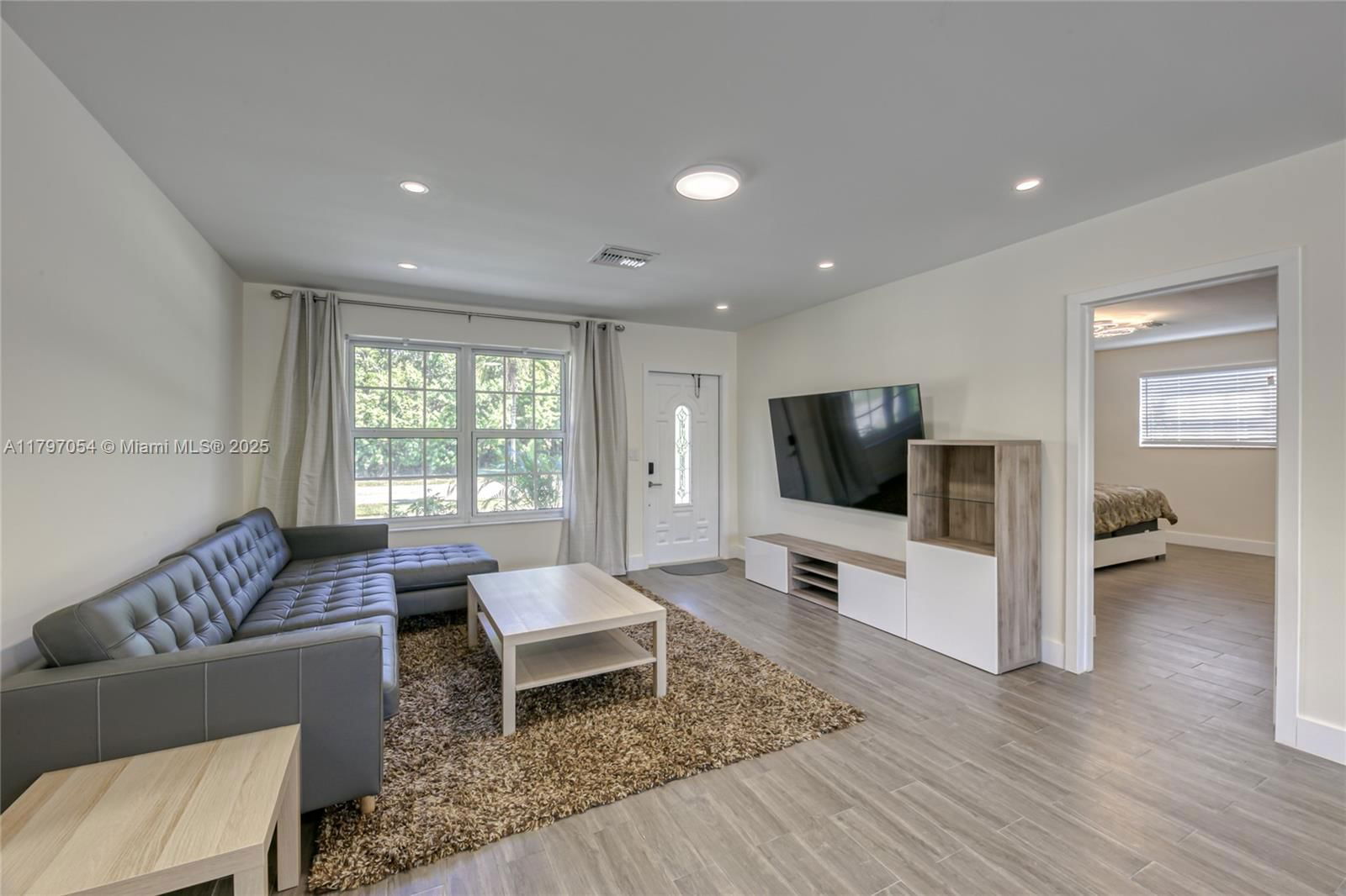 Real estate property located at 1320 Arthur St, Broward, Country Club Homes, Hollywood, FL