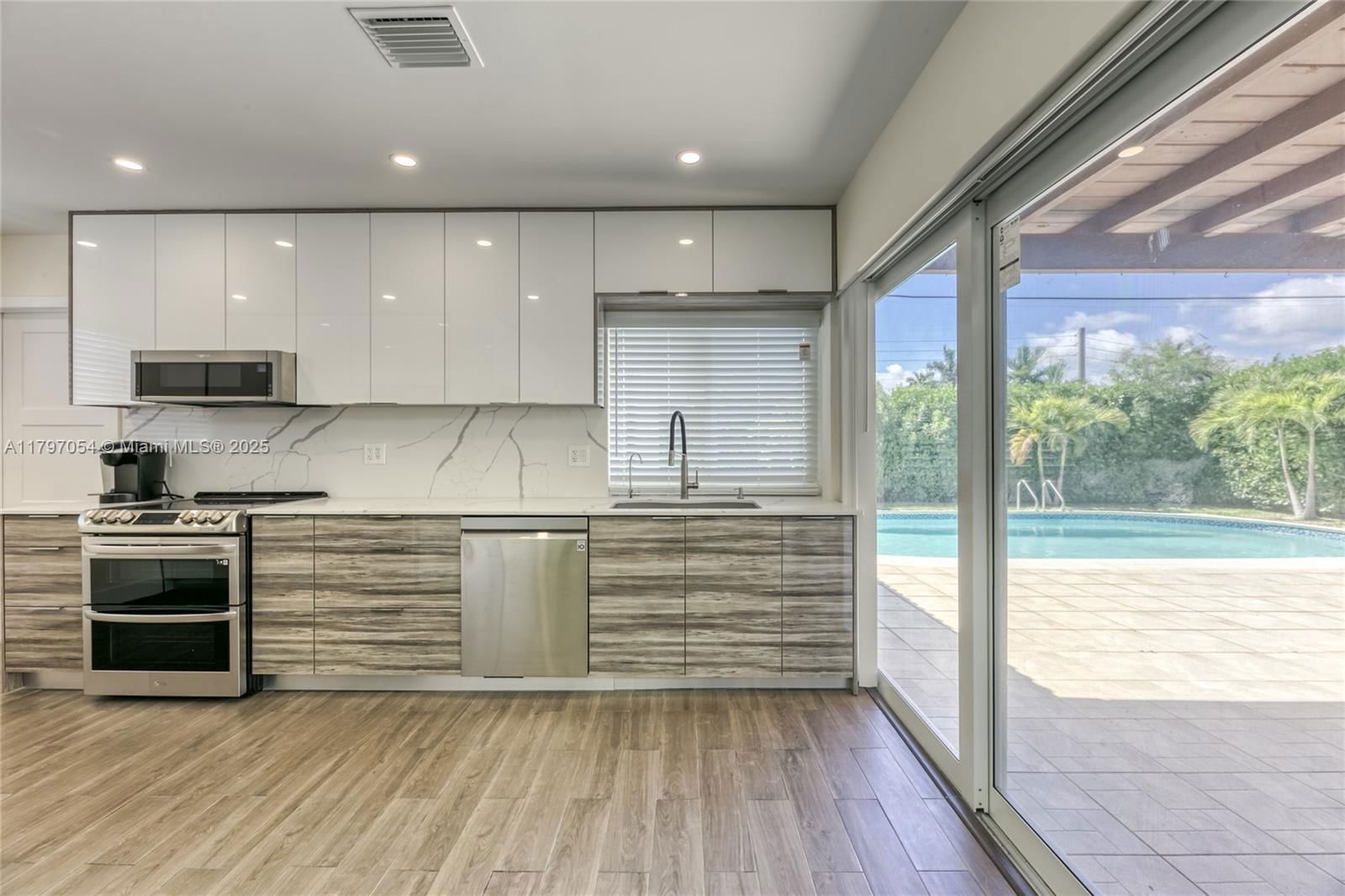 Real estate property located at 1320 Arthur St, Broward, Country Club Homes, Hollywood, FL