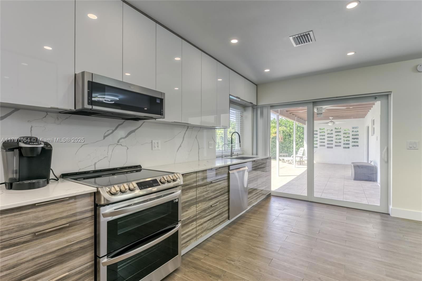 Real estate property located at 1320 Arthur St, Broward, Country Club Homes, Hollywood, FL