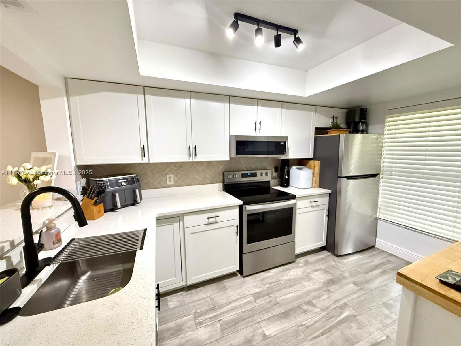 Real estate property located at 300 Promenade Dr #105, Pinellas, Country Lakes I Condo Phas, Other City - In The State Of Florida, FL