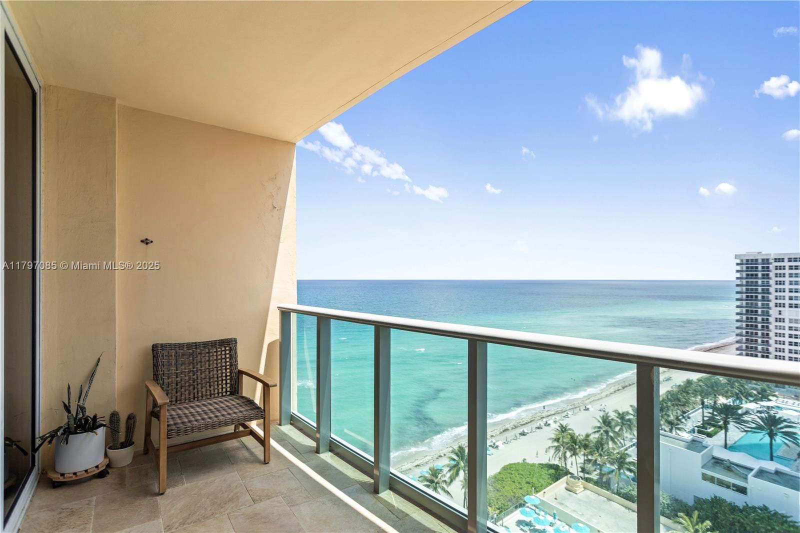 Real estate property located at 2501 Ocean Dr #1614, Broward, Wave Condo, Hollywood, FL
