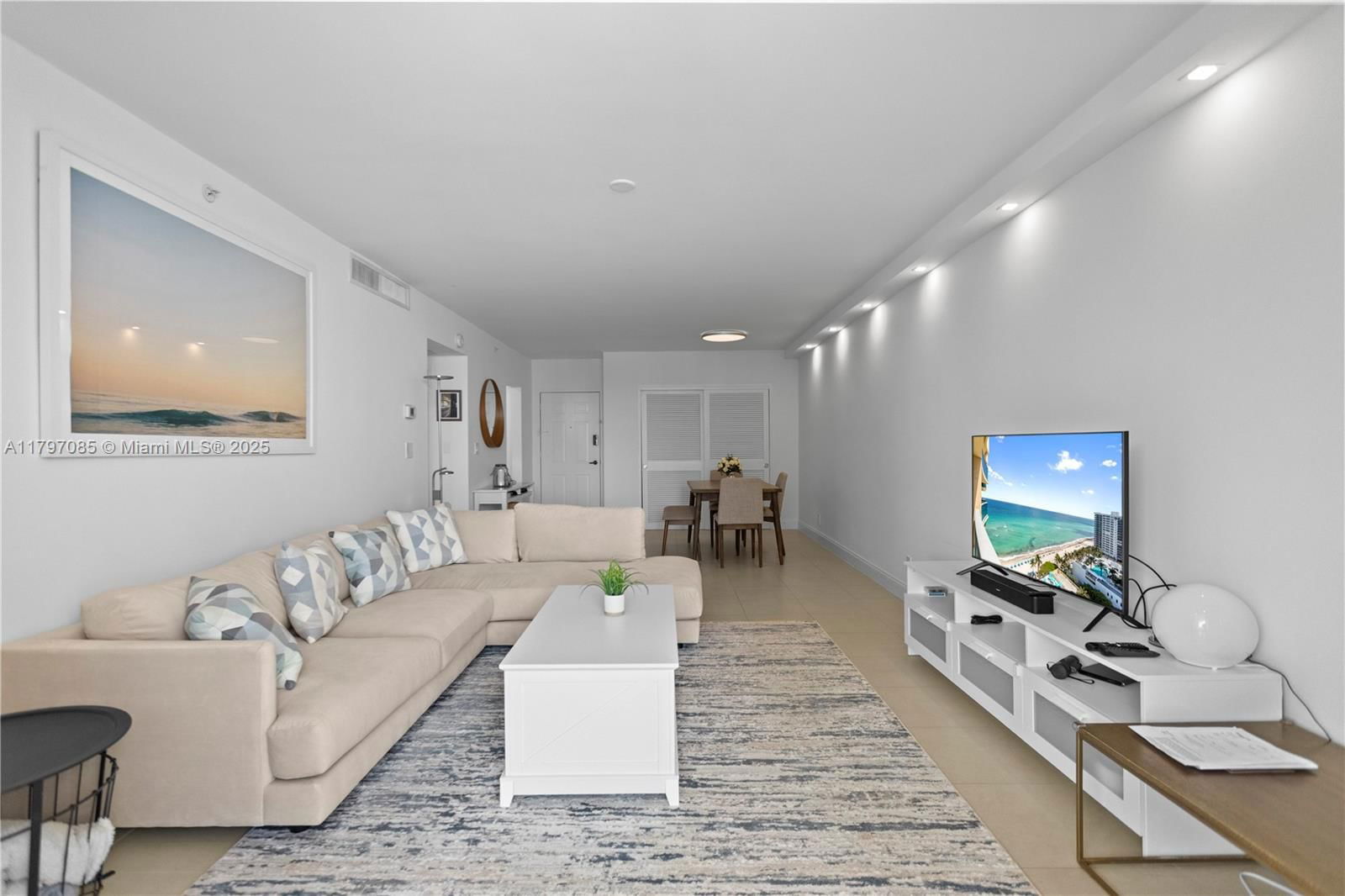 Real estate property located at 2501 Ocean Dr #1614, Broward, Wave Condo, Hollywood, FL