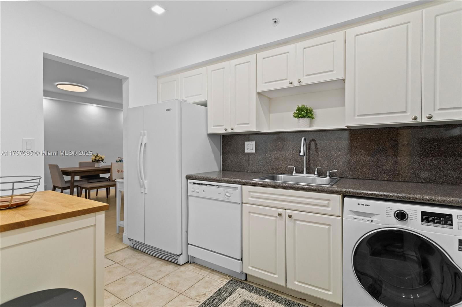 Real estate property located at 2501 Ocean Dr #1614, Broward, Wave Condo, Hollywood, FL