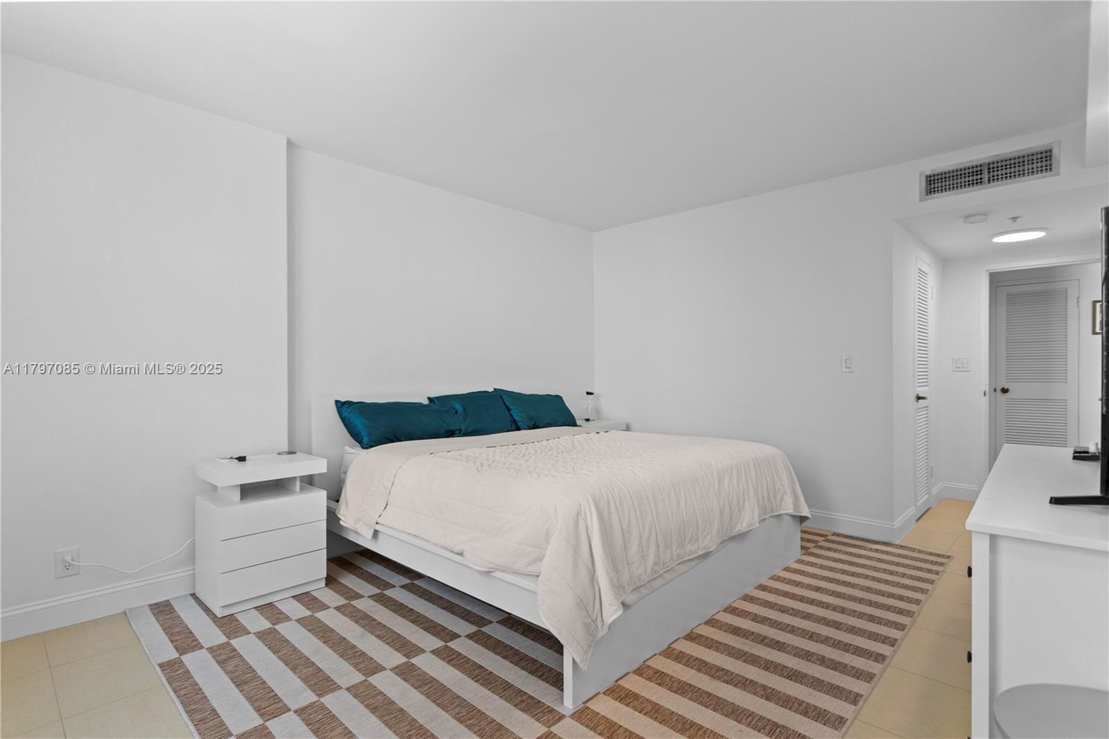 Real estate property located at 2501 Ocean Dr #1614, Broward, Wave Condo, Hollywood, FL