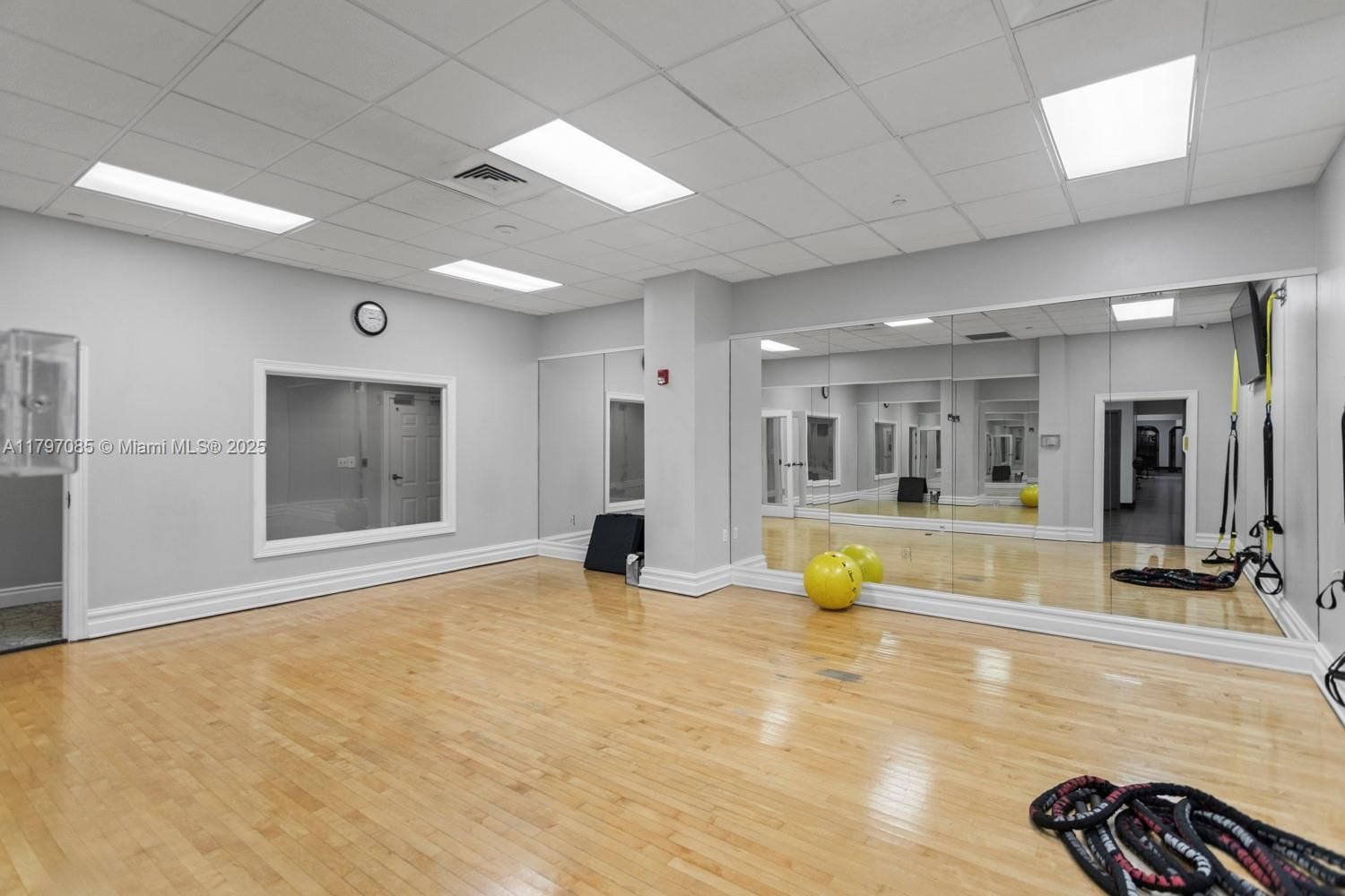 Real estate property located at 2501 Ocean Dr #1614, Broward, Wave Condo, Hollywood, FL