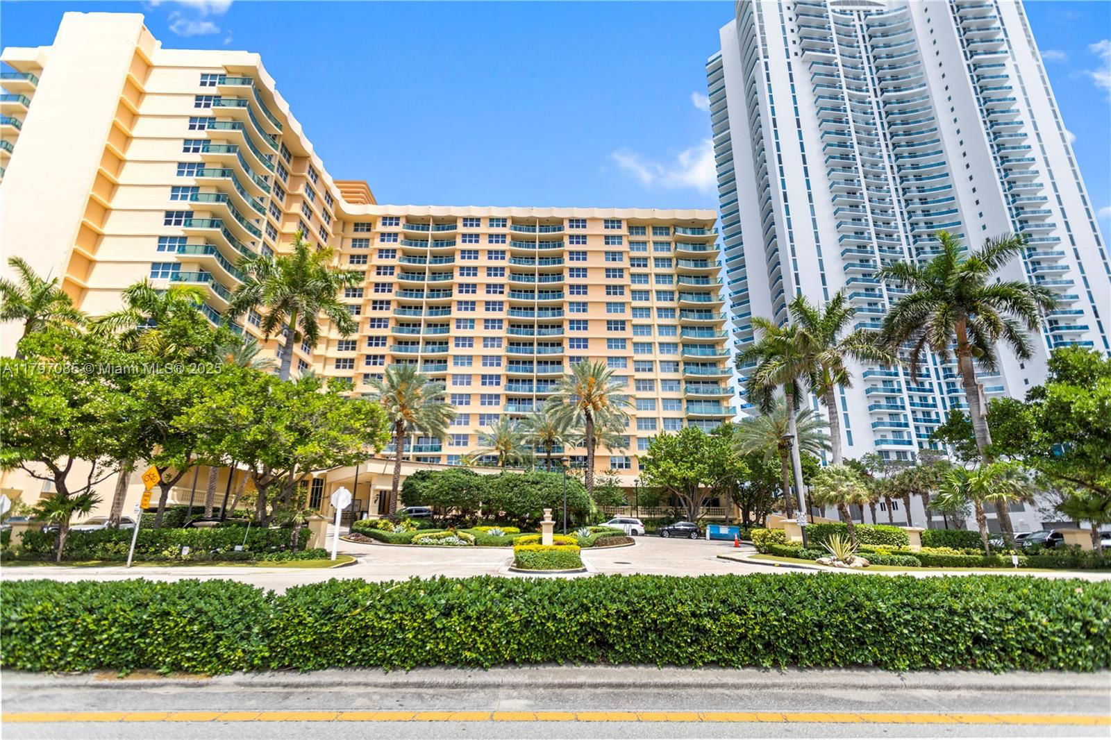 Real estate property located at 2501 Ocean Dr #1614, Broward, Wave Condo, Hollywood, FL