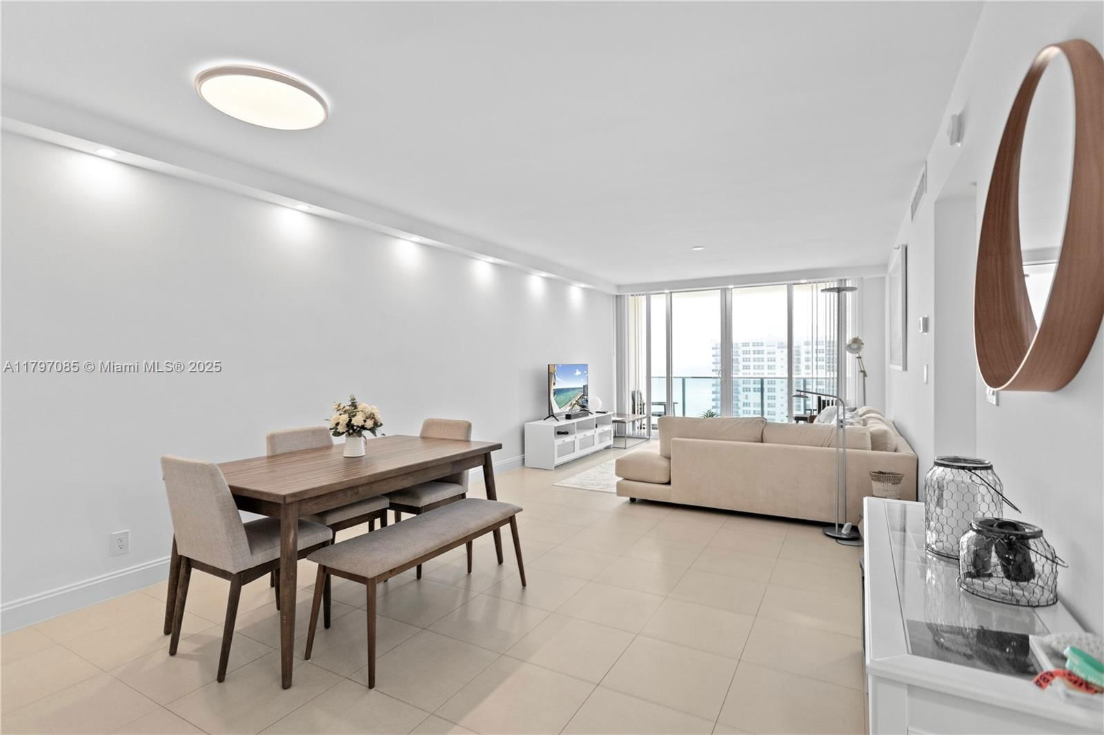 Real estate property located at 2501 Ocean Dr #1614, Broward, Wave Condo, Hollywood, FL