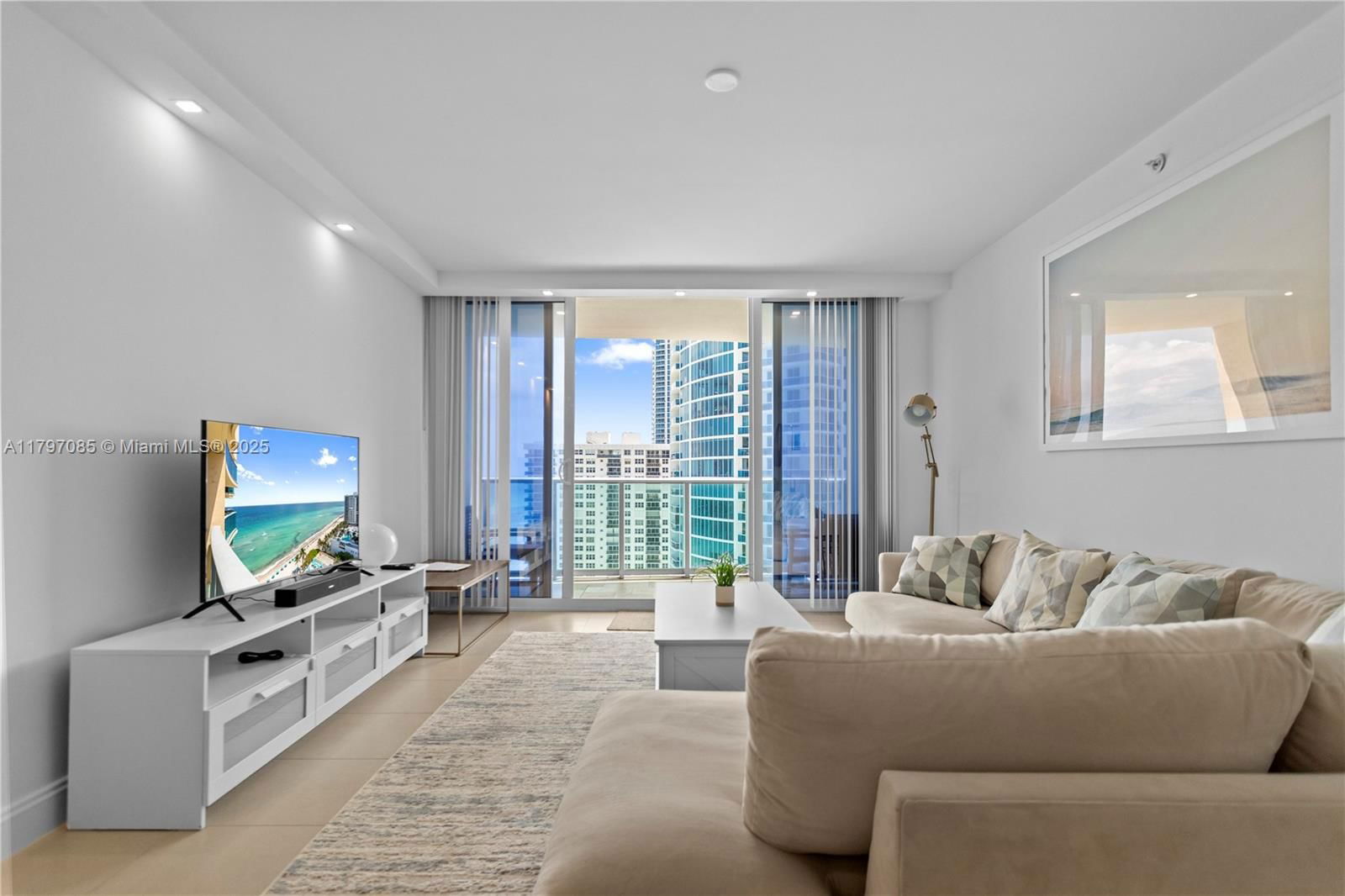 Real estate property located at 2501 Ocean Dr #1614, Broward, Wave Condo, Hollywood, FL