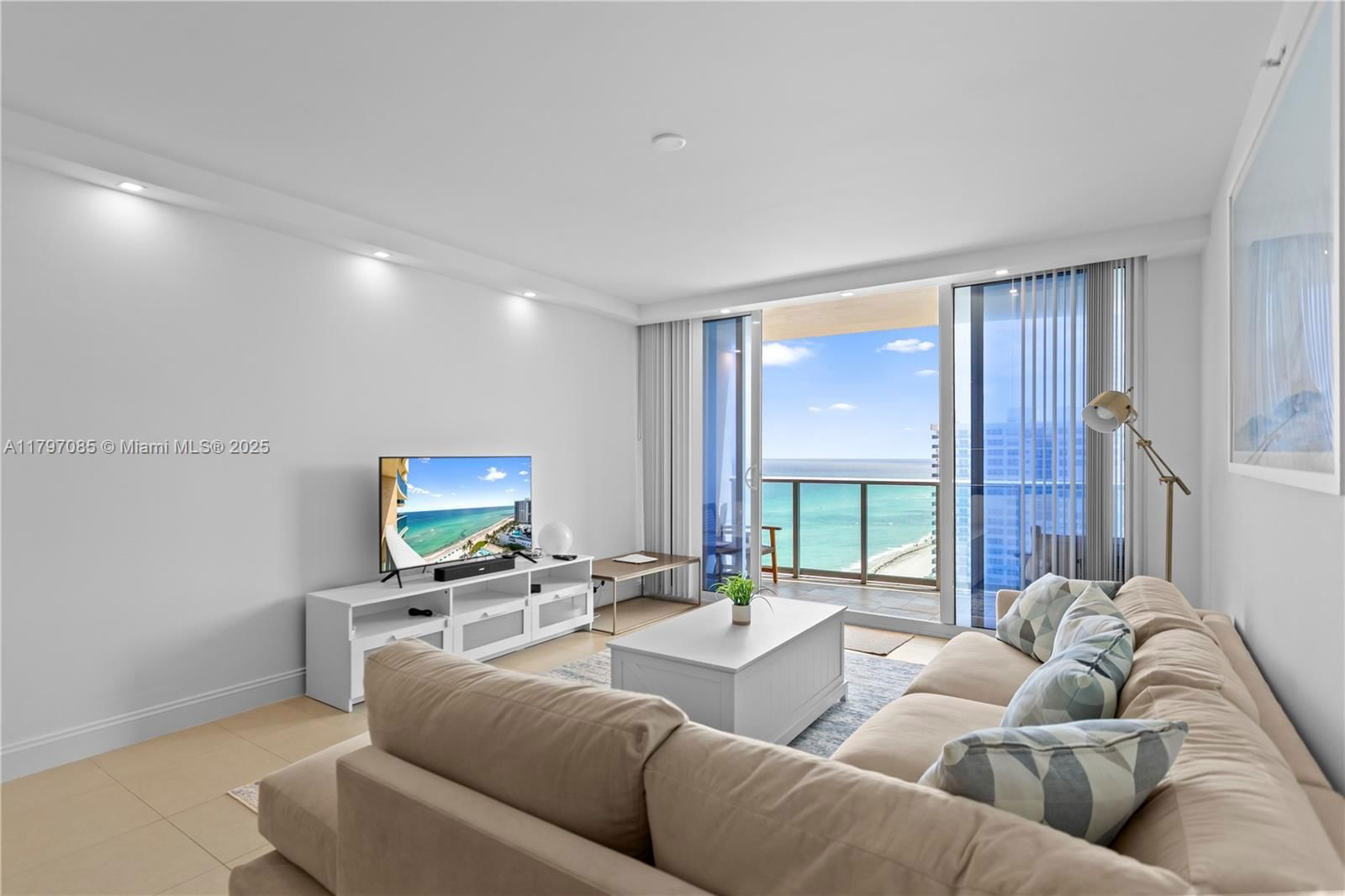 Real estate property located at 2501 Ocean Dr #1614, Broward, Wave Condo, Hollywood, FL
