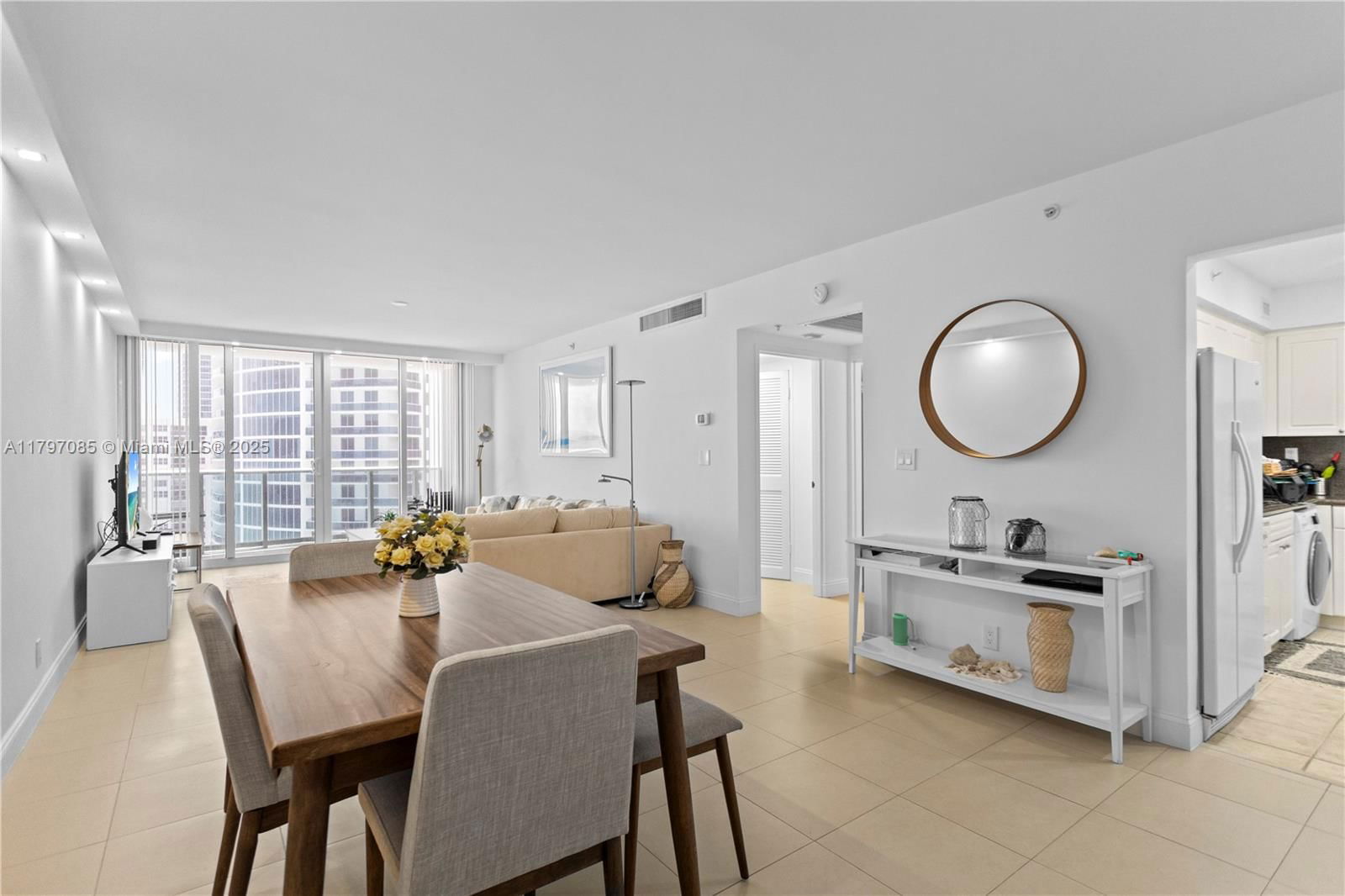Real estate property located at 2501 Ocean Dr #1614, Broward, Wave Condo, Hollywood, FL