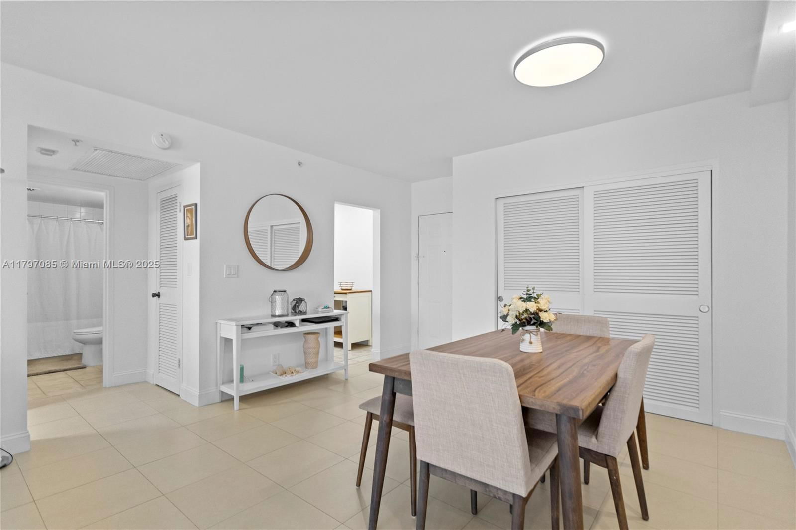 Real estate property located at 2501 Ocean Dr #1614, Broward, Wave Condo, Hollywood, FL