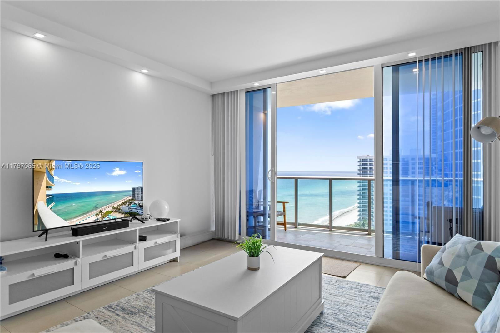 Real estate property located at 2501 Ocean Dr #1614, Broward, Wave Condo, Hollywood, FL