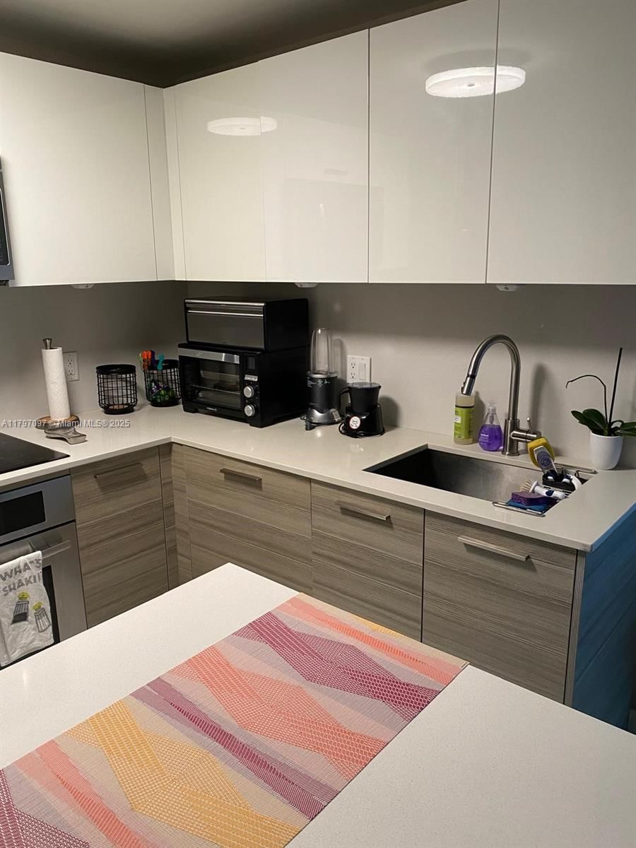 Real estate property located at 1300 Brickell Bay Dr #3501, Miami-dade, Brickellhouse, Miami, FL
