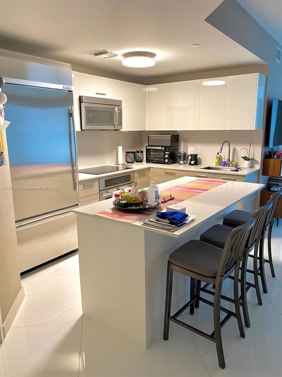 Real estate property located at 1300 Brickell Bay Dr #3501, Miami-dade, Brickellhouse, Miami, FL