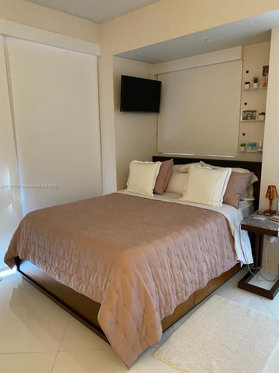 Real estate property located at 1300 Brickell Bay Dr #3501, Miami-dade, Brickellhouse, Miami, FL