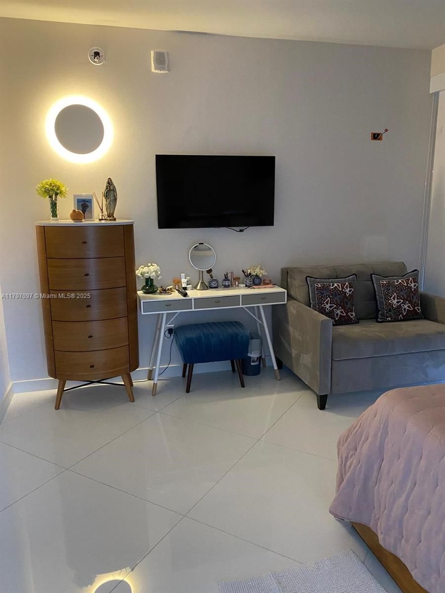 Real estate property located at 1300 Brickell Bay Dr #3501, Miami-dade, Brickellhouse, Miami, FL