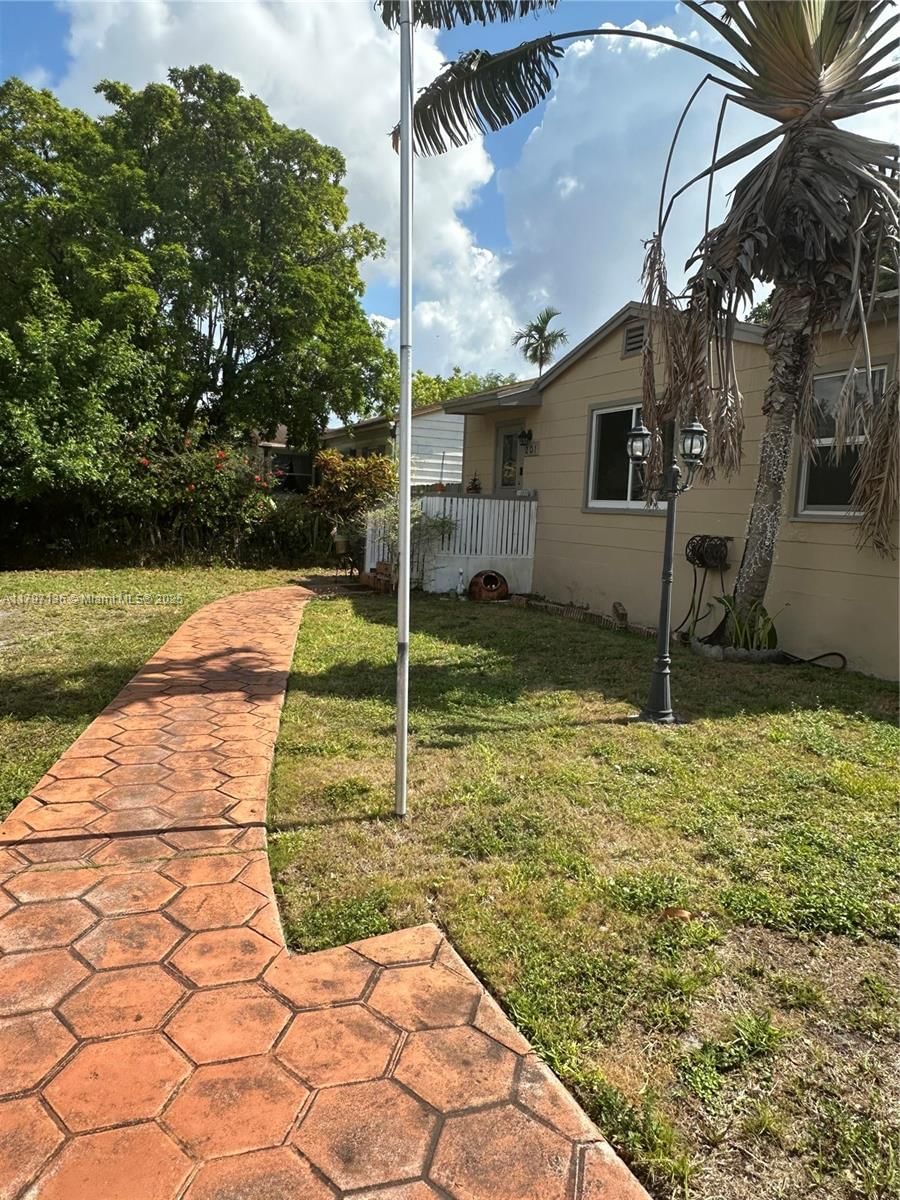 Real estate property located at 201 Ludlam Dr, Miami-dade, Rev Of Rev Fec Addn Hiale, Miami Springs, FL