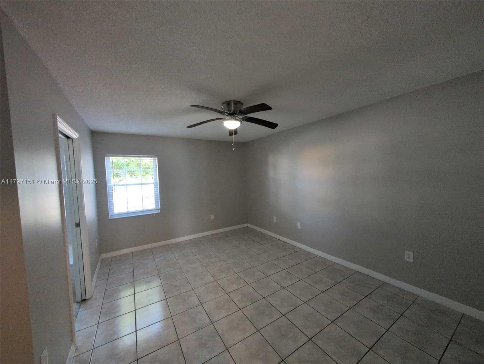 Real estate property located at 13760 180th Ter, Miami-dade, Fantasy One, Miami, FL