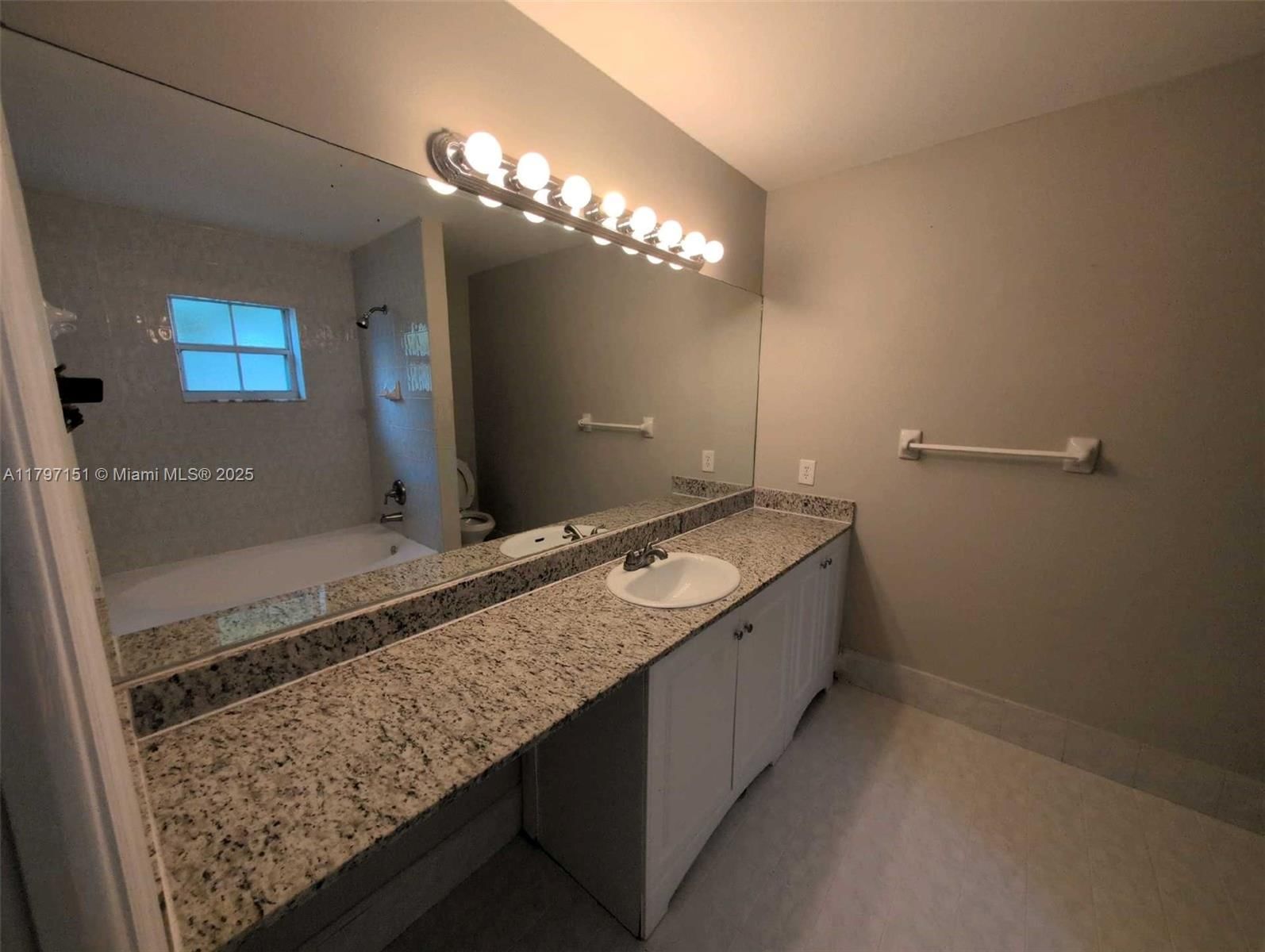 Real estate property located at 13760 180th Ter, Miami-dade, Fantasy One, Miami, FL