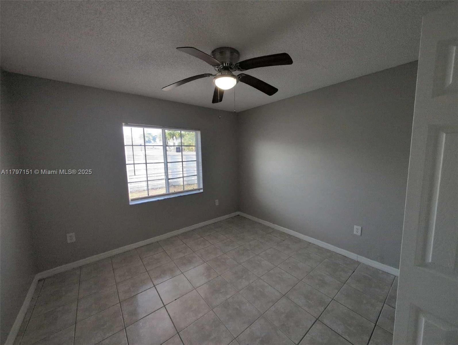 Real estate property located at 13760 180th Ter, Miami-dade, Fantasy One, Miami, FL