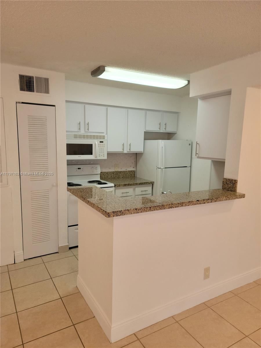 Real estate property located at 2900 University Dr #9107, Broward, Sundance At Davie Condo, Davie, FL