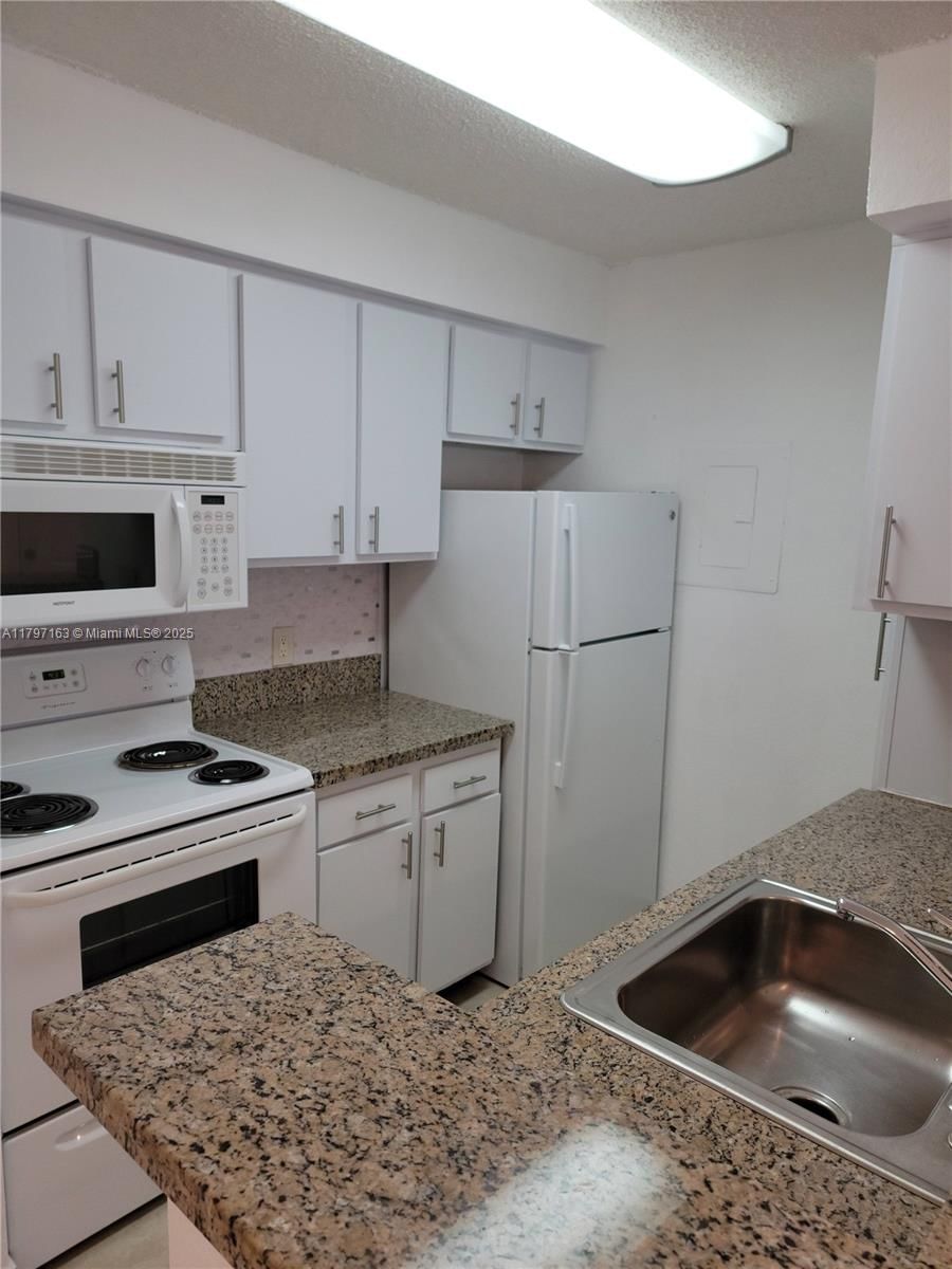 Real estate property located at 2900 University Dr #9107, Broward, Sundance At Davie Condo, Davie, FL