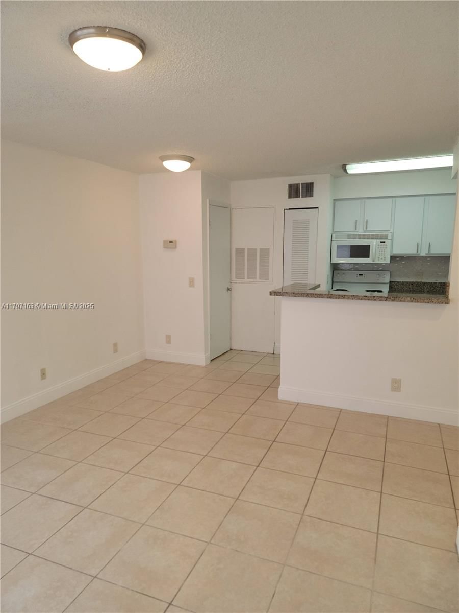 Real estate property located at 2900 University Dr #9107, Broward, Sundance At Davie Condo, Davie, FL