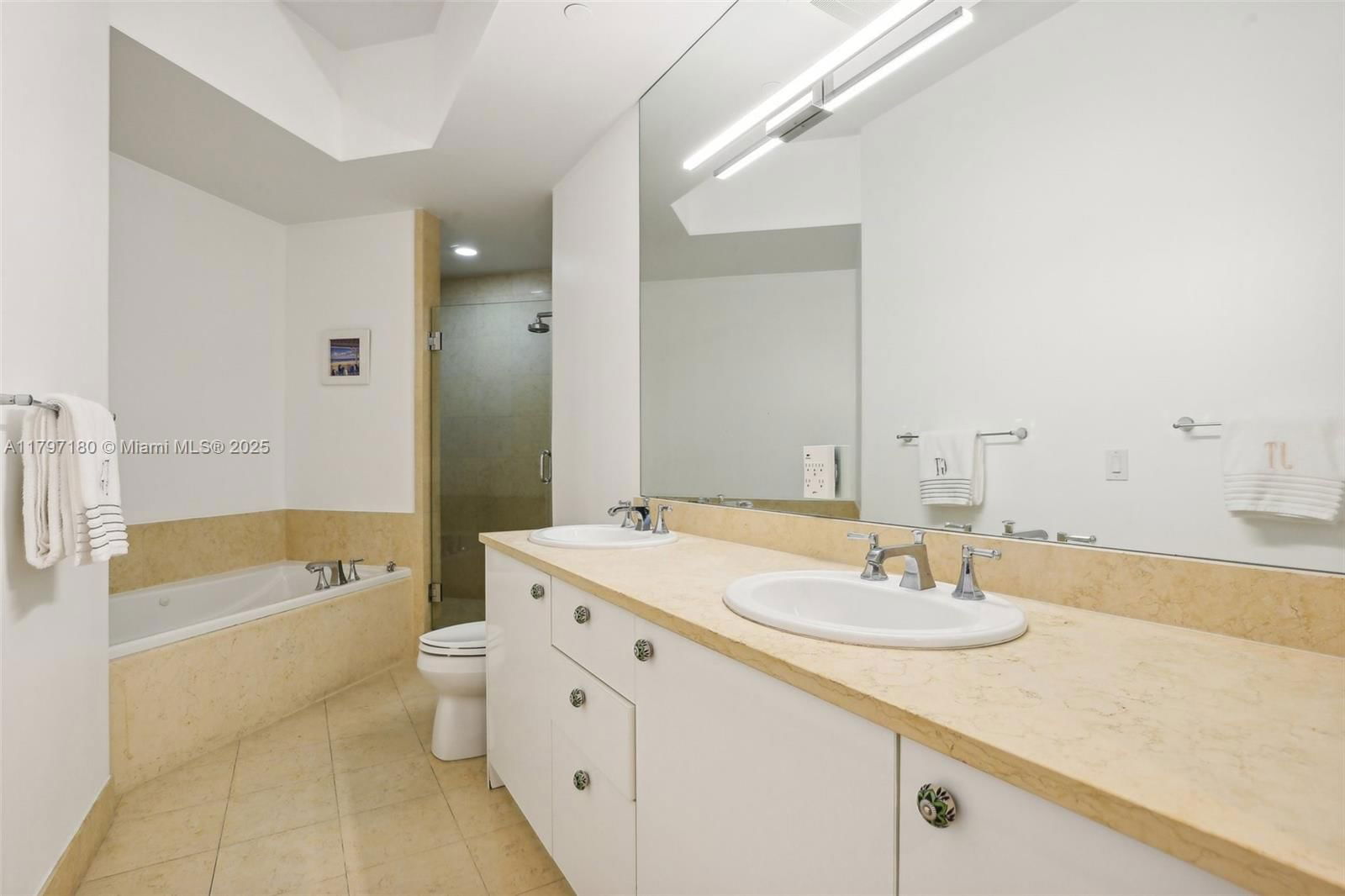 Real estate property located at 19900 Country Club Dr #402, Miami-dade, Turnberry Village So Towe, Aventura, FL