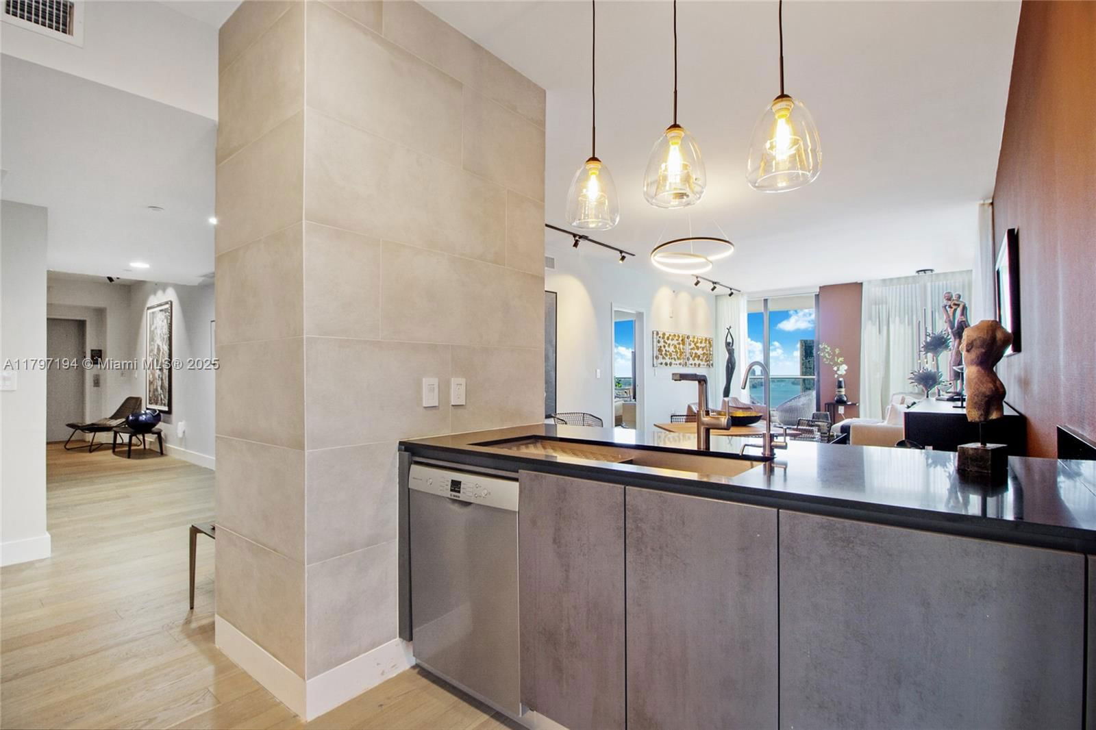 Real estate property located at 1010 Brickell Ave #3105, Miami-dade, 1010 Brickell Condo, Miami, FL