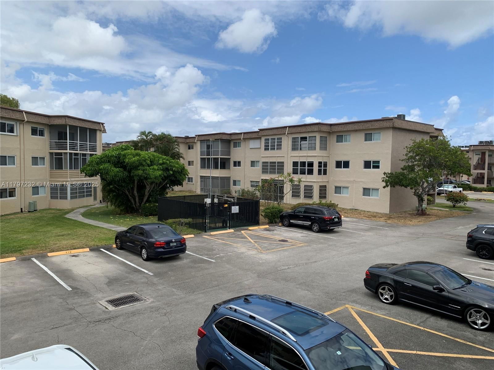Real estate property located at 705 Lori Dr #204, Palm Beach, Lakeside Village Condo 7, Palm Springs, FL