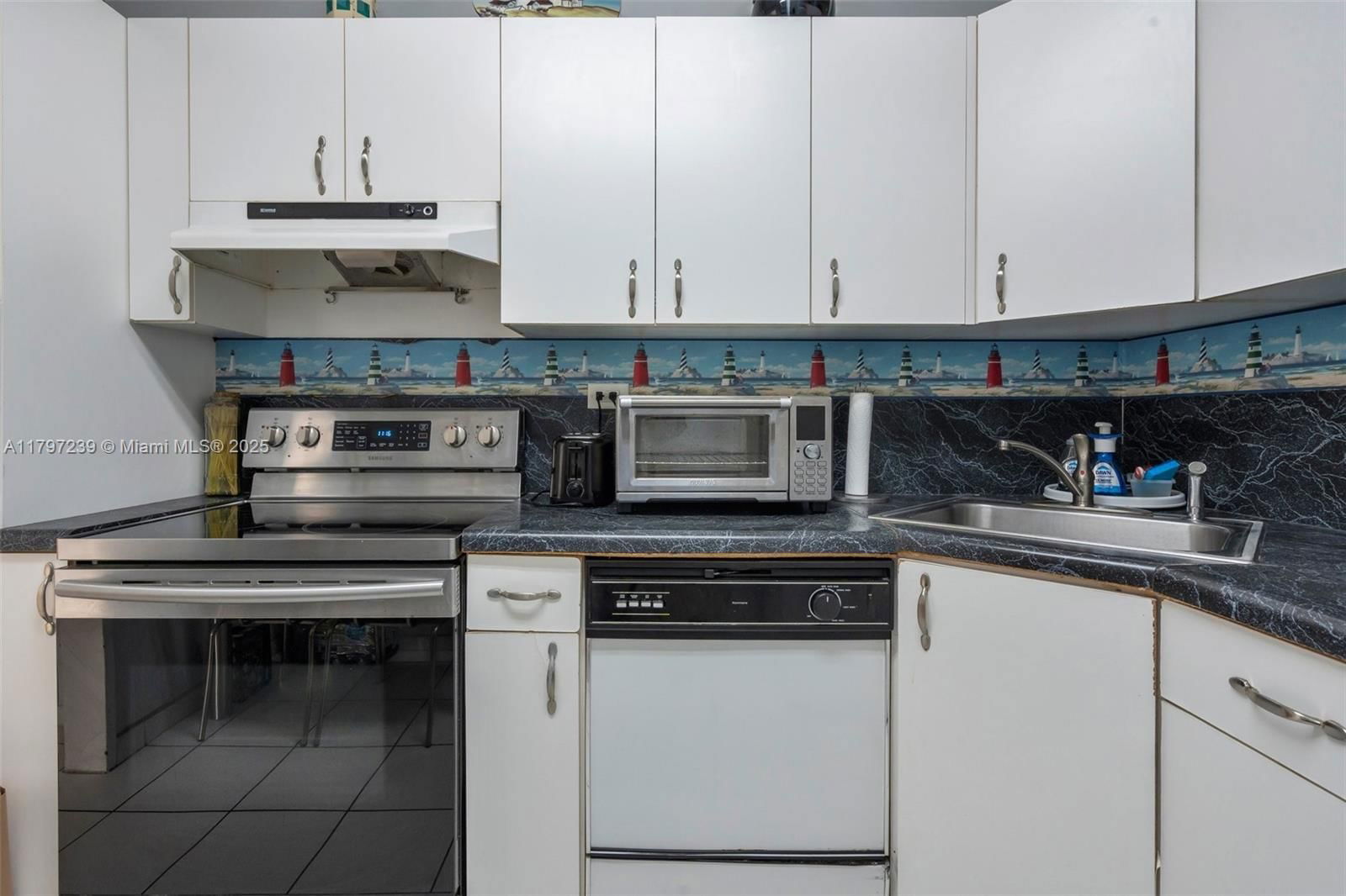 Real estate property located at 5601 Collins Ave #615, Miami-dade, The Pavilion Condo, Miami Beach, FL