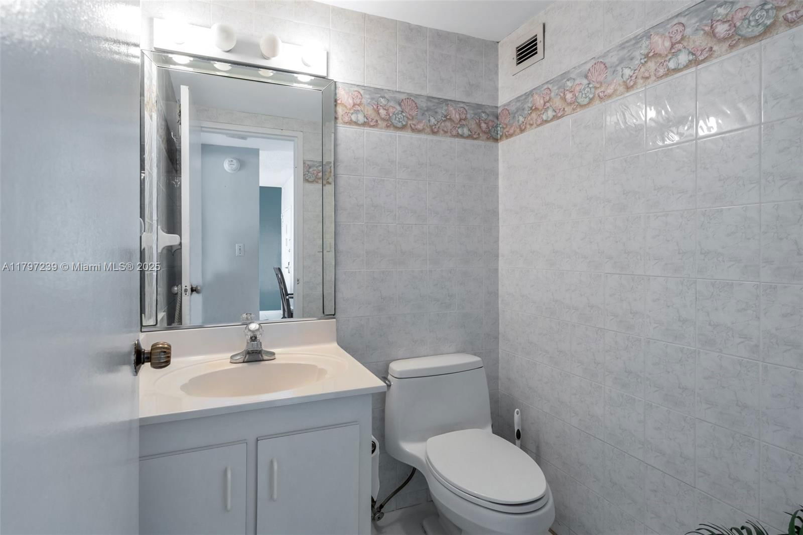 Real estate property located at 5601 Collins Ave #615, Miami-dade, The Pavilion Condo, Miami Beach, FL