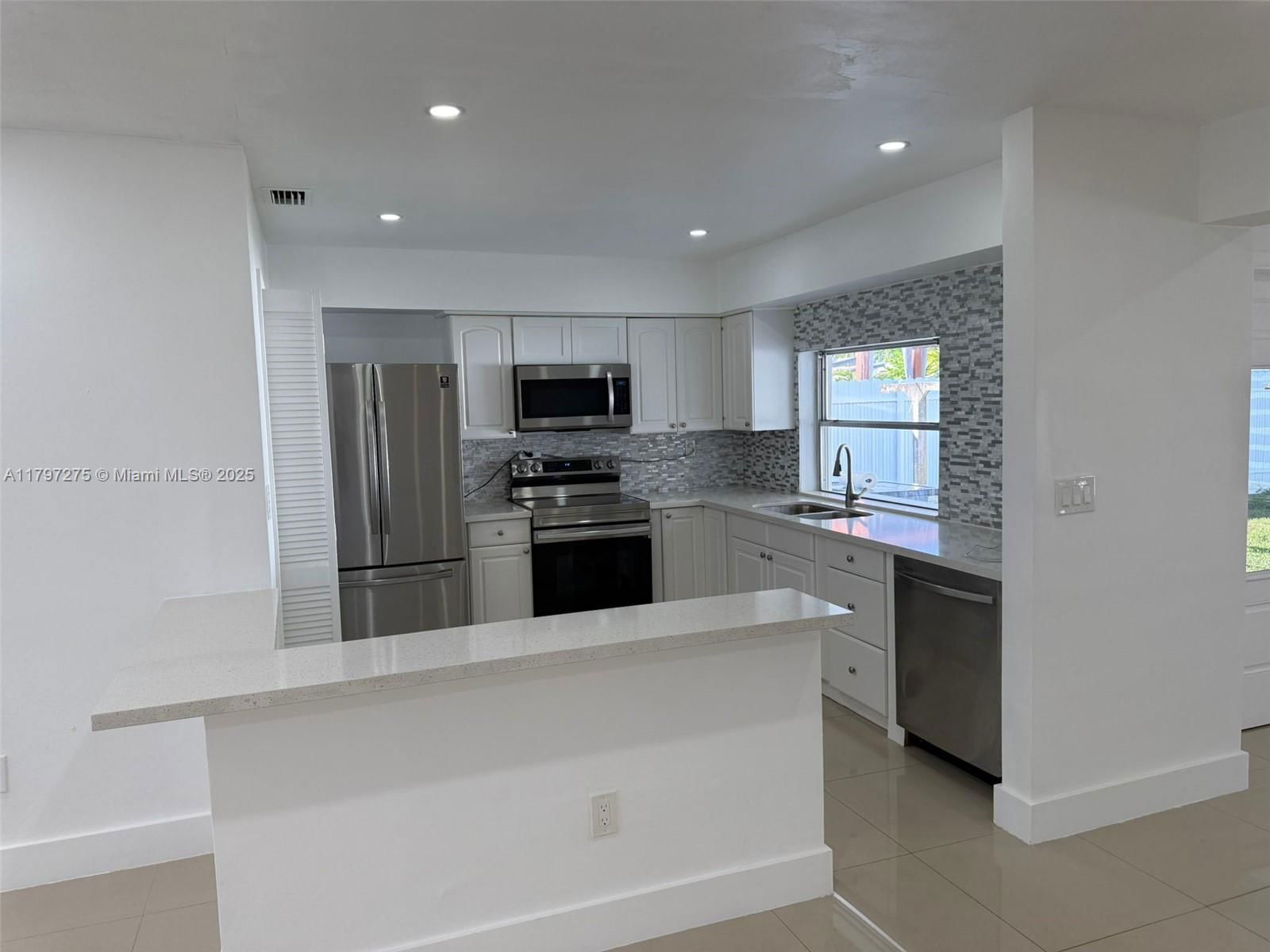 Real estate property located at 8811 15th Ct, Broward, Boulevard Heights Sec 9, Pembroke Pines, FL