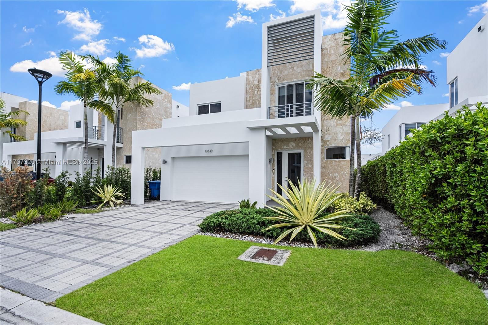 Real estate property located at 10330 68th St, Miami-dade, Doral Palms South, Doral, FL
