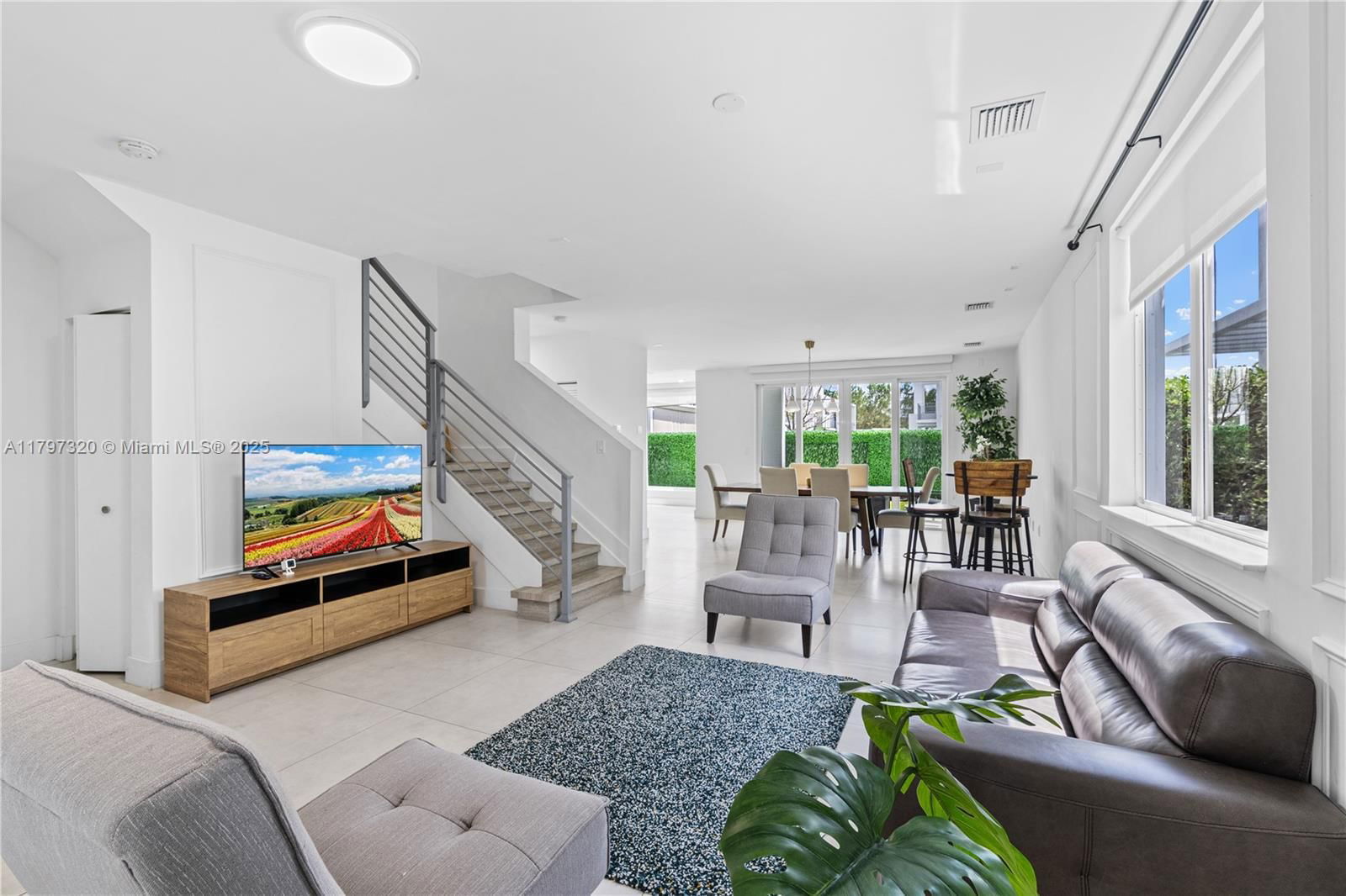 Real estate property located at 10330 68th St, Miami-dade, Doral Palms South, Doral, FL