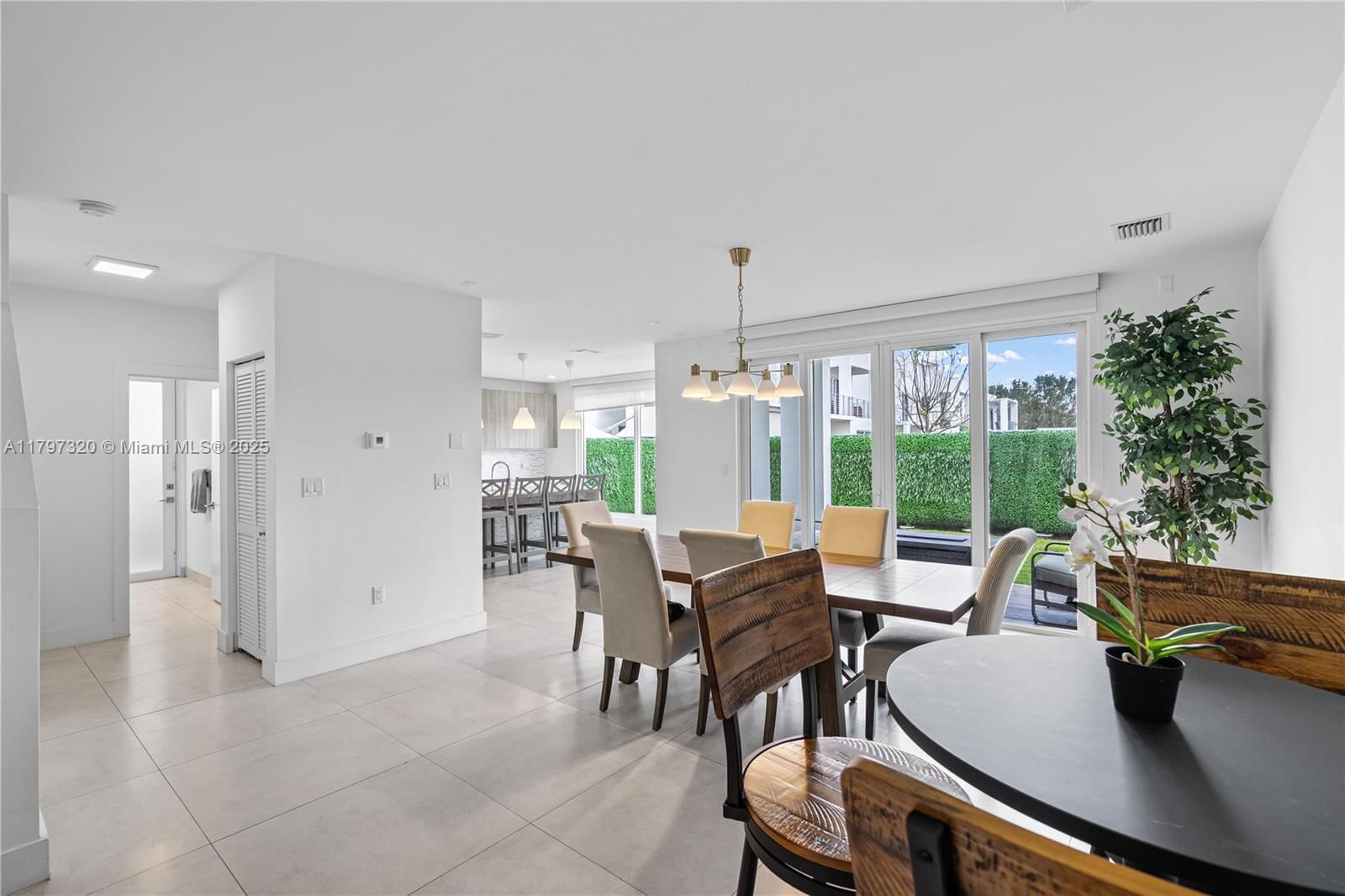 Real estate property located at 10330 68th St, Miami-dade, Doral Palms South, Doral, FL