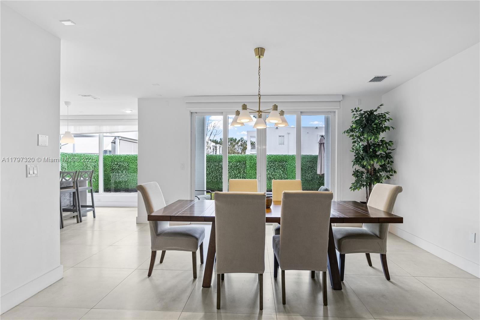Real estate property located at 10330 68th St, Miami-dade, Doral Palms South, Doral, FL