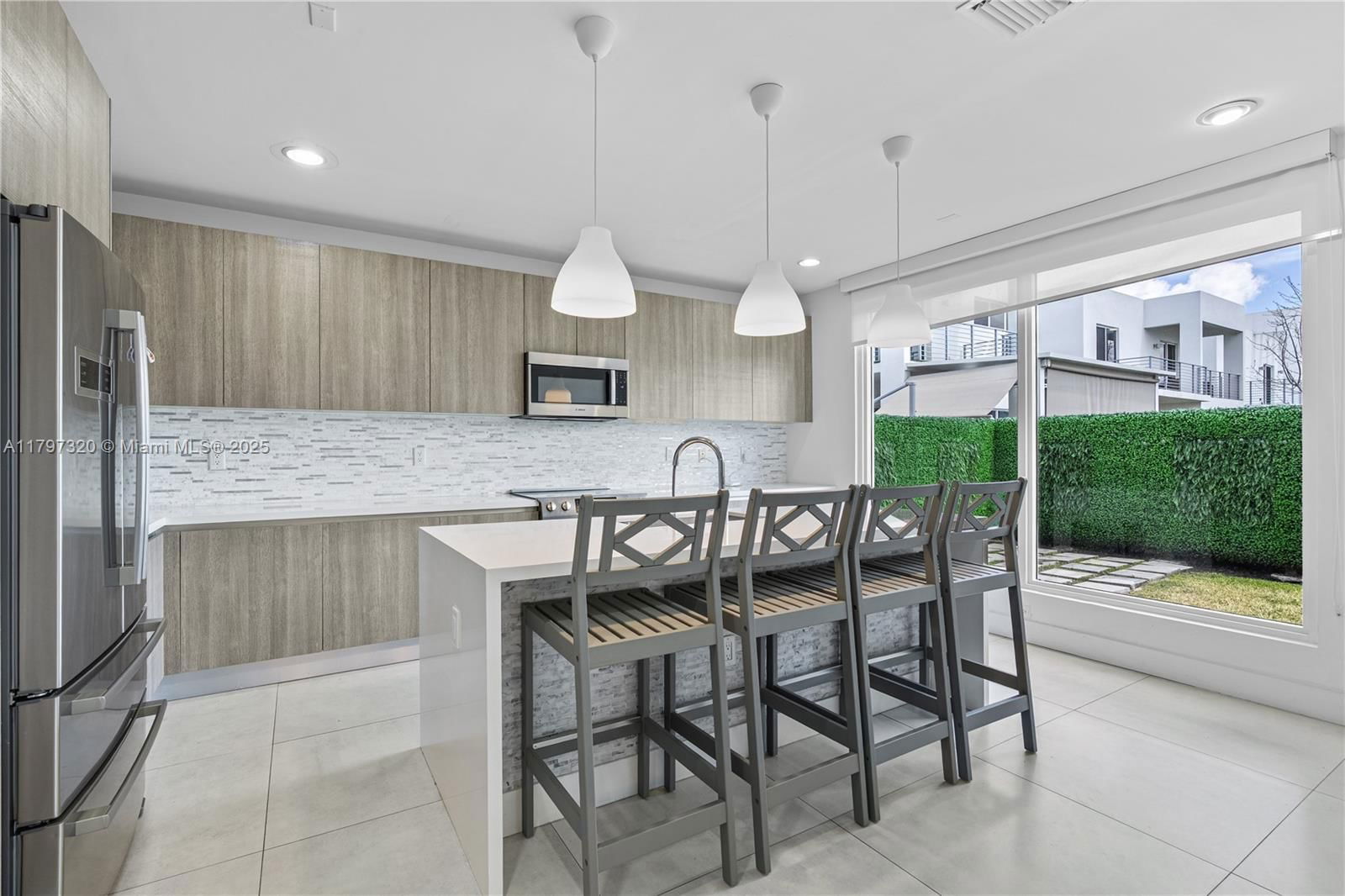 Real estate property located at 10330 68th St, Miami-dade, Doral Palms South, Doral, FL