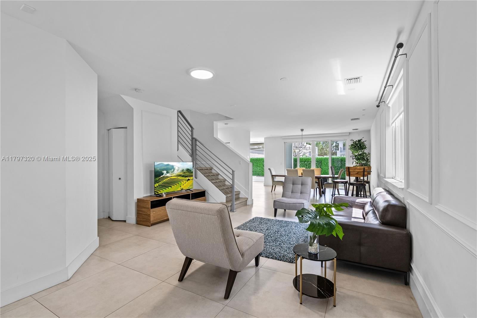 Real estate property located at 10330 68th St, Miami-dade, Doral Palms South, Doral, FL