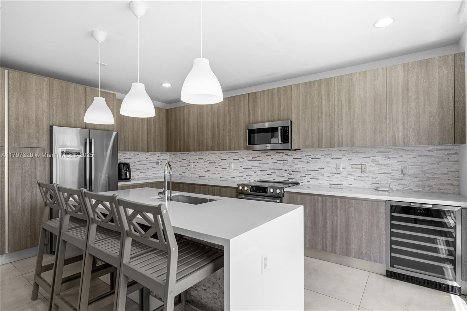 Real estate property located at 10330 68th St, Miami-dade, Doral Palms South, Doral, FL