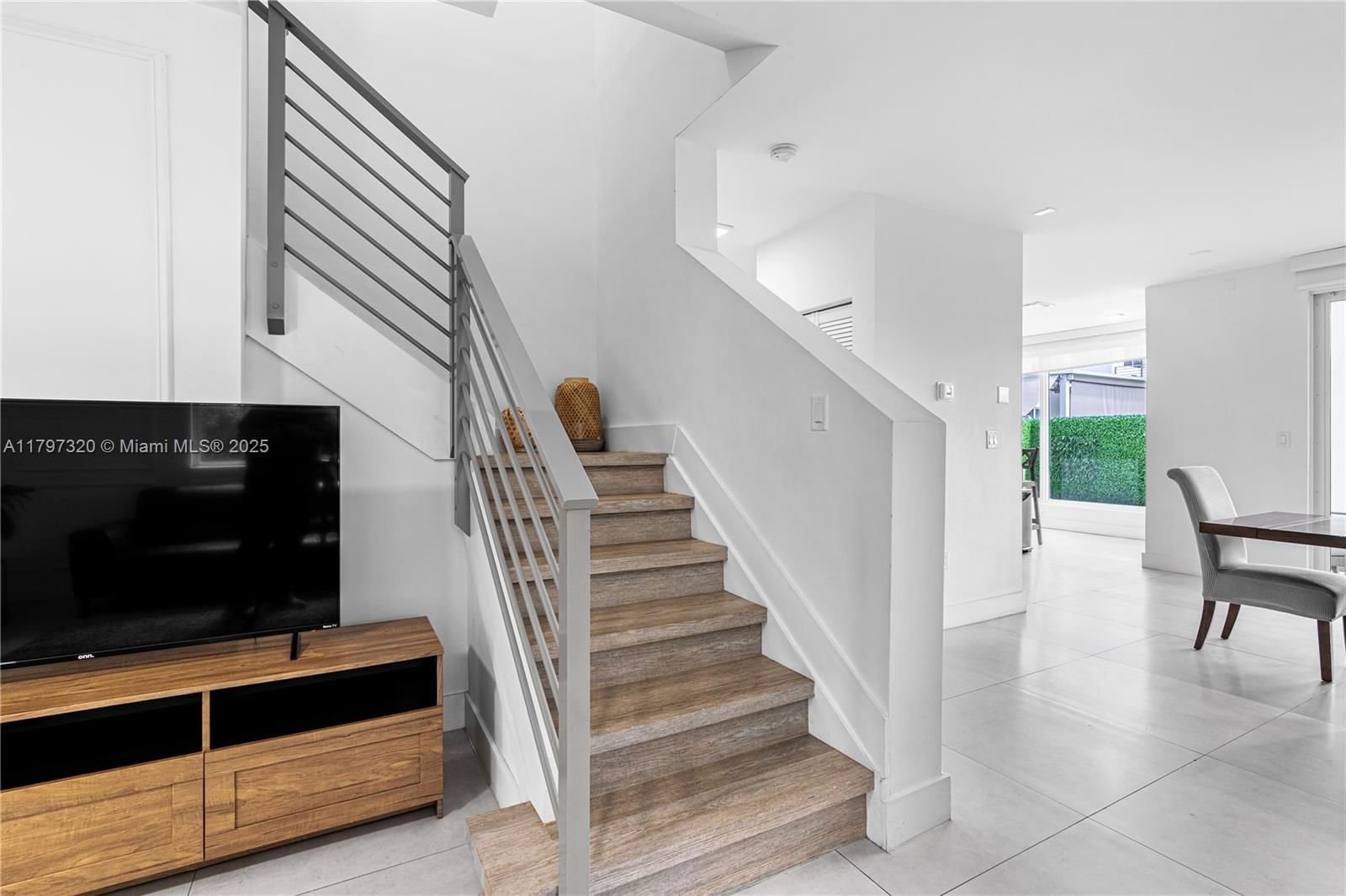 Real estate property located at 10330 68th St, Miami-dade, Doral Palms South, Doral, FL