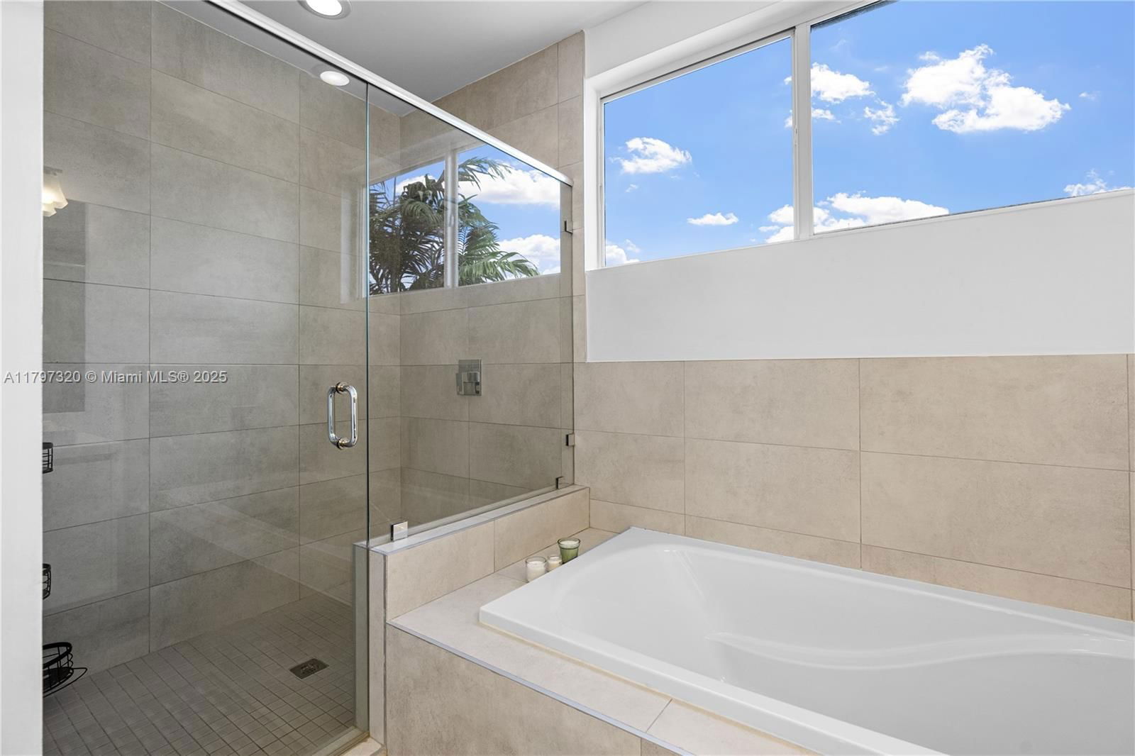 Real estate property located at 10330 68th St, Miami-dade, Doral Palms South, Doral, FL