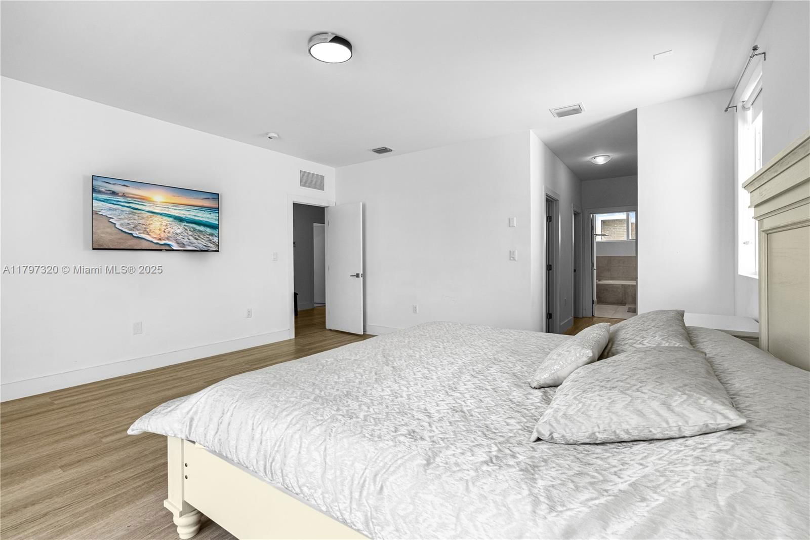 Real estate property located at 10330 68th St, Miami-dade, Doral Palms South, Doral, FL
